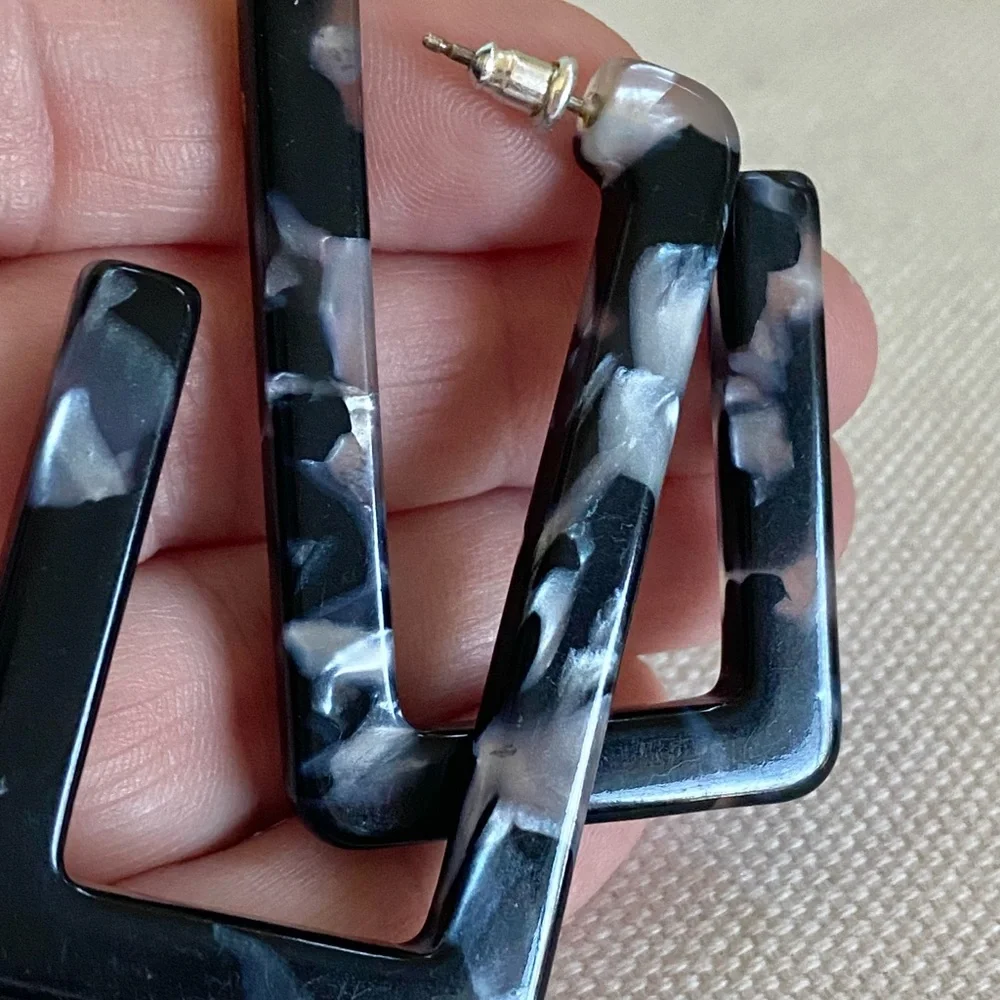 Madewell Acetate Rectangular Rectangle Hoop Earrings Black Gray White 2.25” - Picture 2 of 3